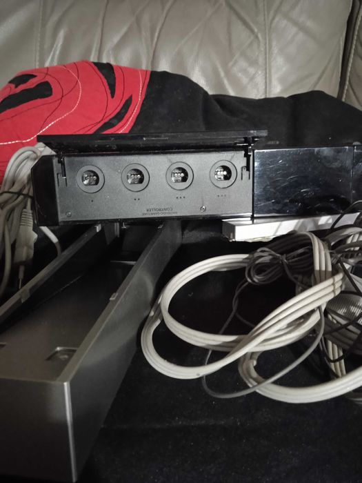 Consola nintendo Wii com quatro comandos, não respondo a SMS.