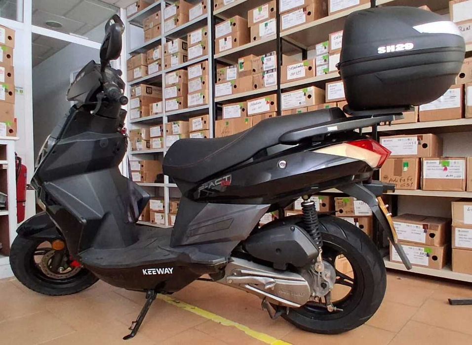 Keeway F-Act 50cc Scooter – Excellent Condition + SHAD SH29 Top Case + New Helmet