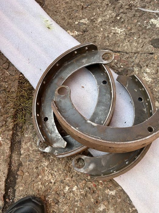 Тормозние колодки Газ-53 САЗ  Новие передние