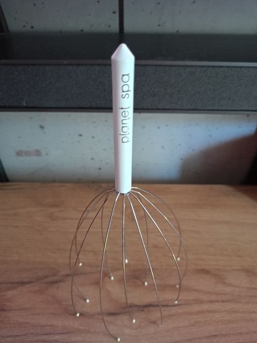 Masażer do skóry głowy relaksujący Avon planet spa