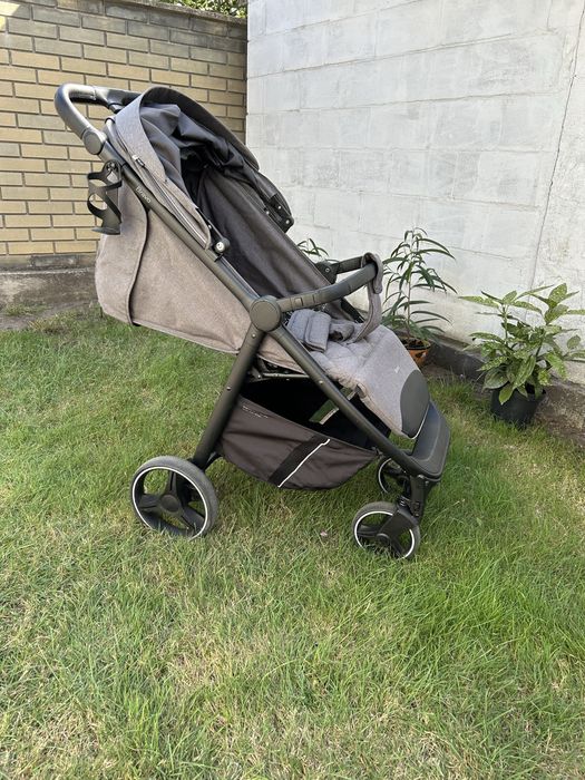 Прогулянкова коляска CARRELLO Bravo