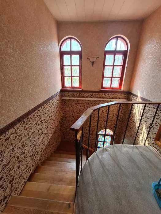 (13)  Продам красивый большой дом