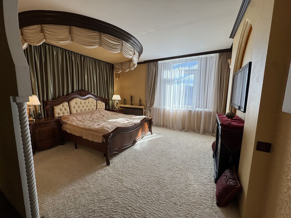 Без комісії Космополітан Сosmopolitan Дегтярівська 25А стильна класика