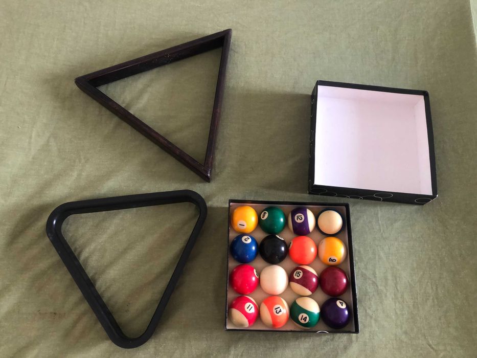 Bilhar + bolas + tacos (com móvel) + candeeiro