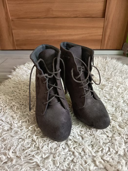 Buty botki na szpilce 37