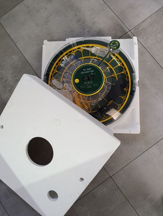 Inkubator na 52 duże jaja