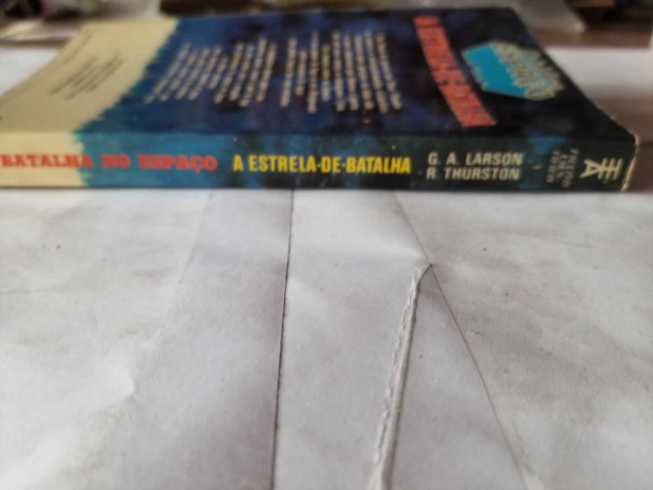 Livro - Glen A. Larson Robert Thurston - Batalha no Espaço
