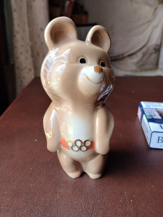 Статуетки Фарфорові Різні.