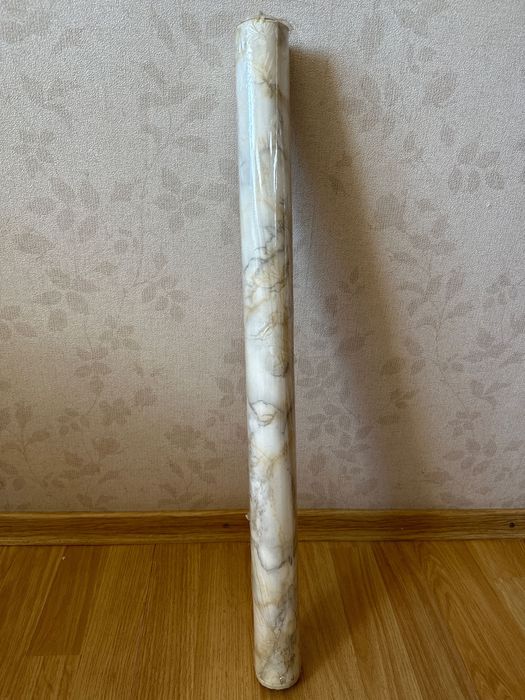 Пленка-самоклеящаяся