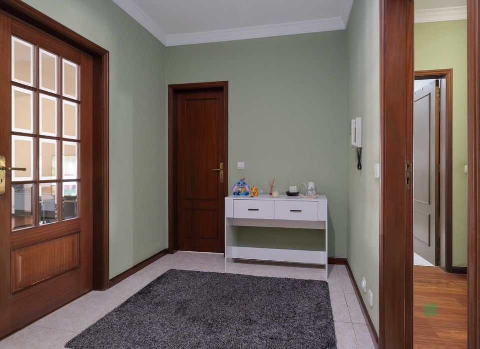 Apartamento T2 venda 260.000€ em Canelas - Vila Nova de Gaia com terraço e garagem fechada