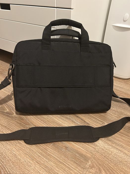 Czarna torba na laptopa Tucano