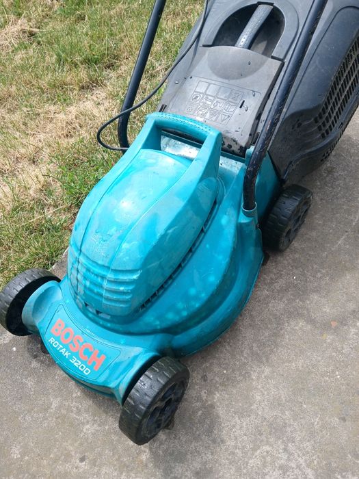 Газонокосилка Бош