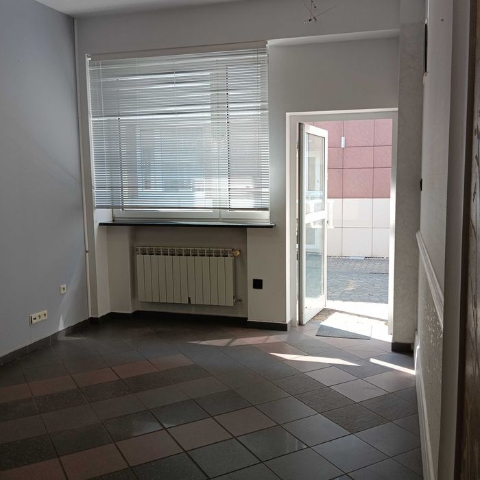 Wynajmę lokal na parterze