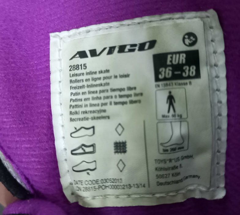 Patins em linha para criança. Inclui proteções.