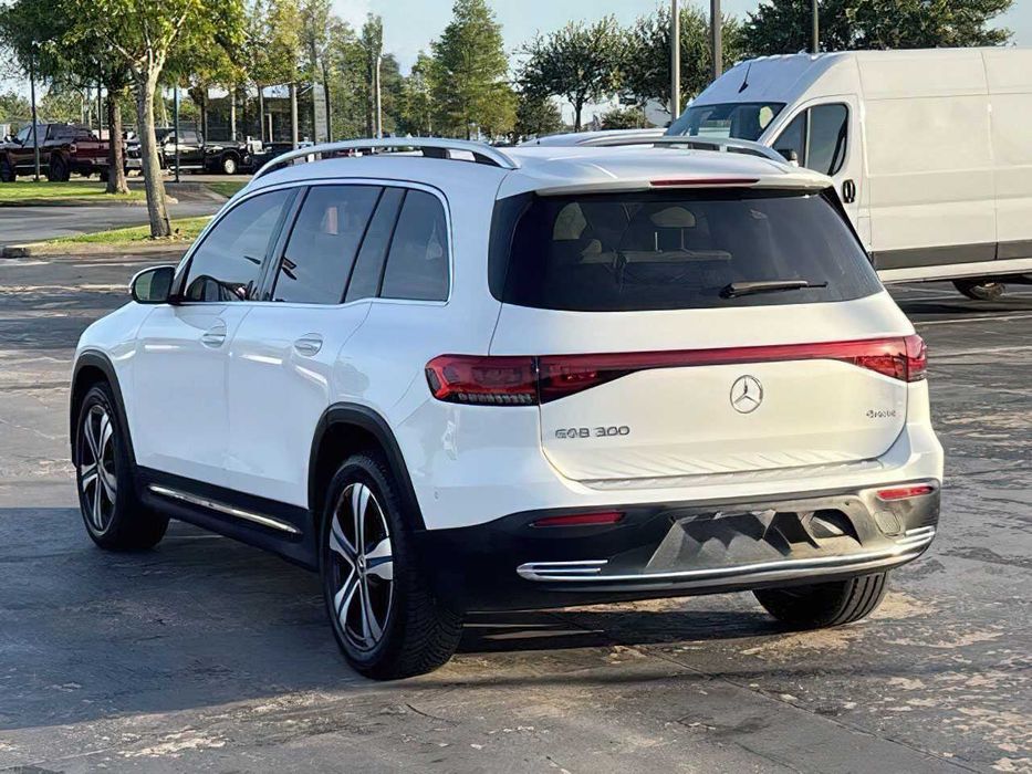 Mercedes-Benz EQB 300 4MATIC      2022