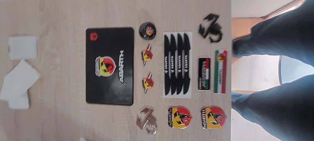 Emblemas Abarth Laterais, Mala, interiores, Grelha, Portas, Relógio NOVOS