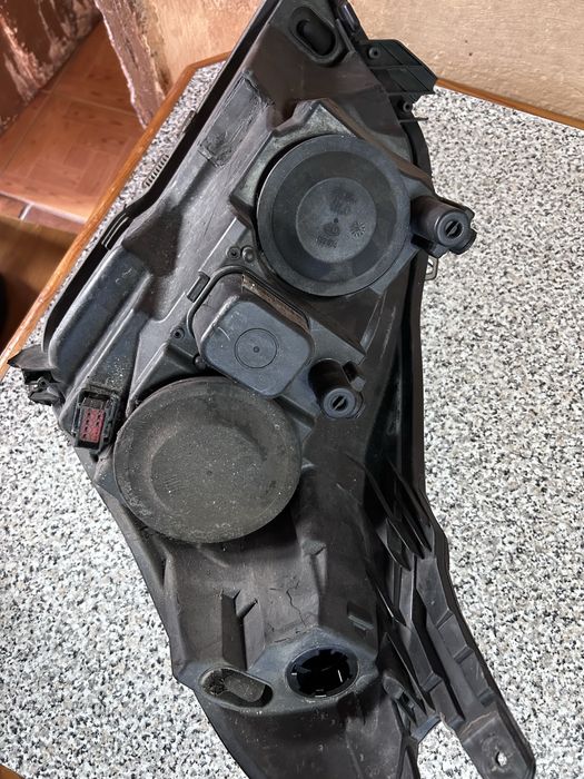 Ótica frontal direita