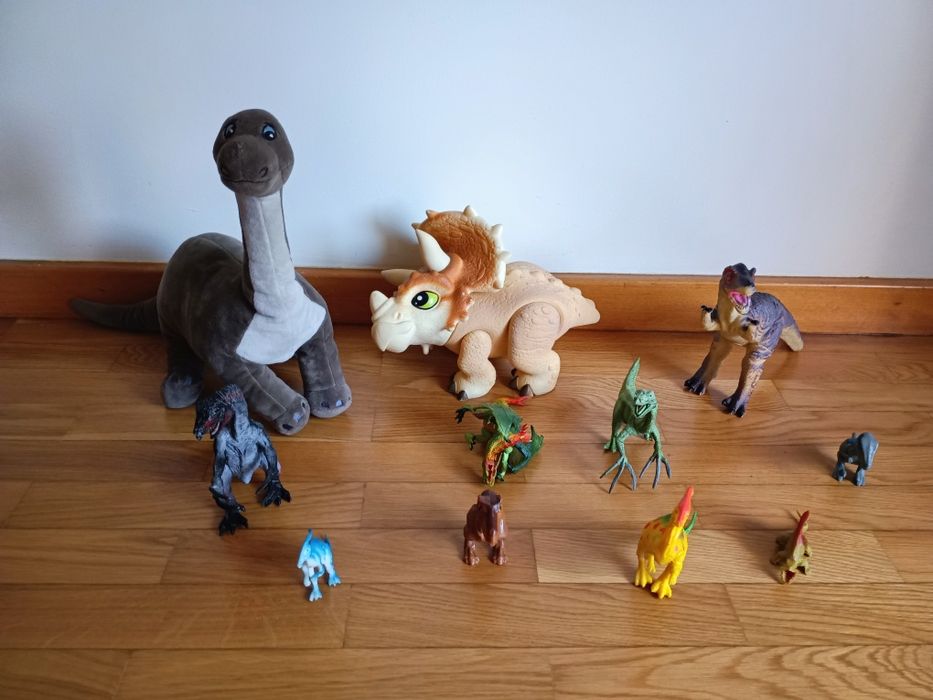 Conjunto de 11 dinossauros
