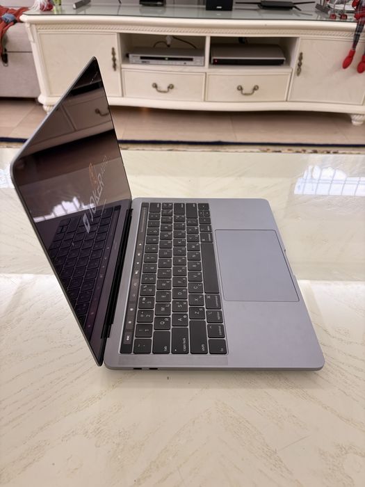 MacBook PRO 13,3