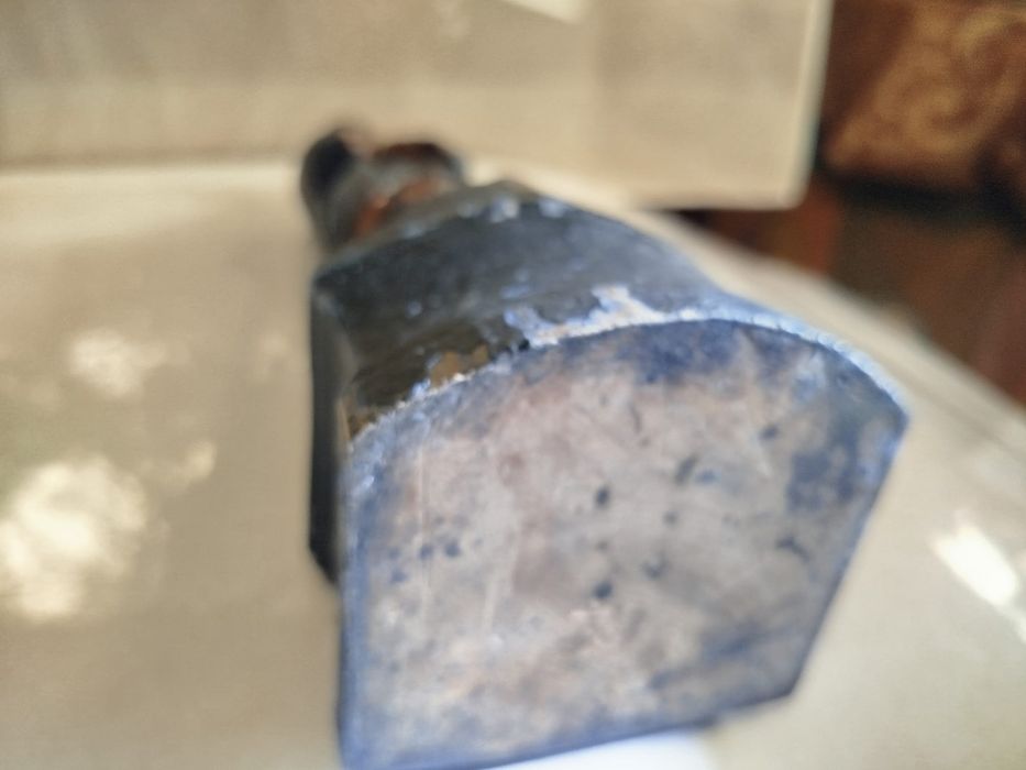 Stara rzeźba ludowa ,,Madonna na kuli"