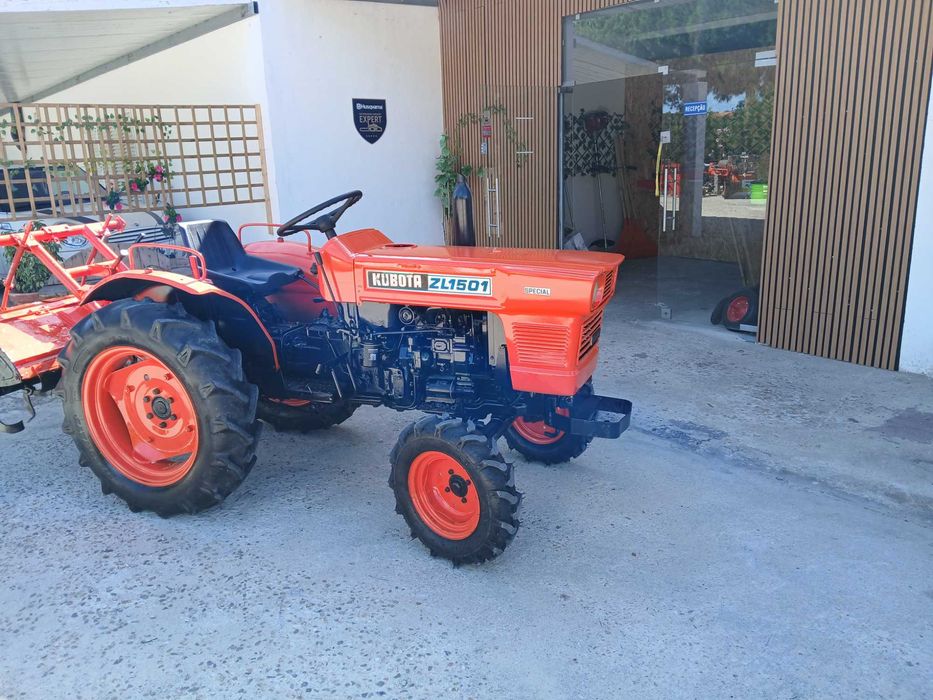 Trator kubota com fresa.