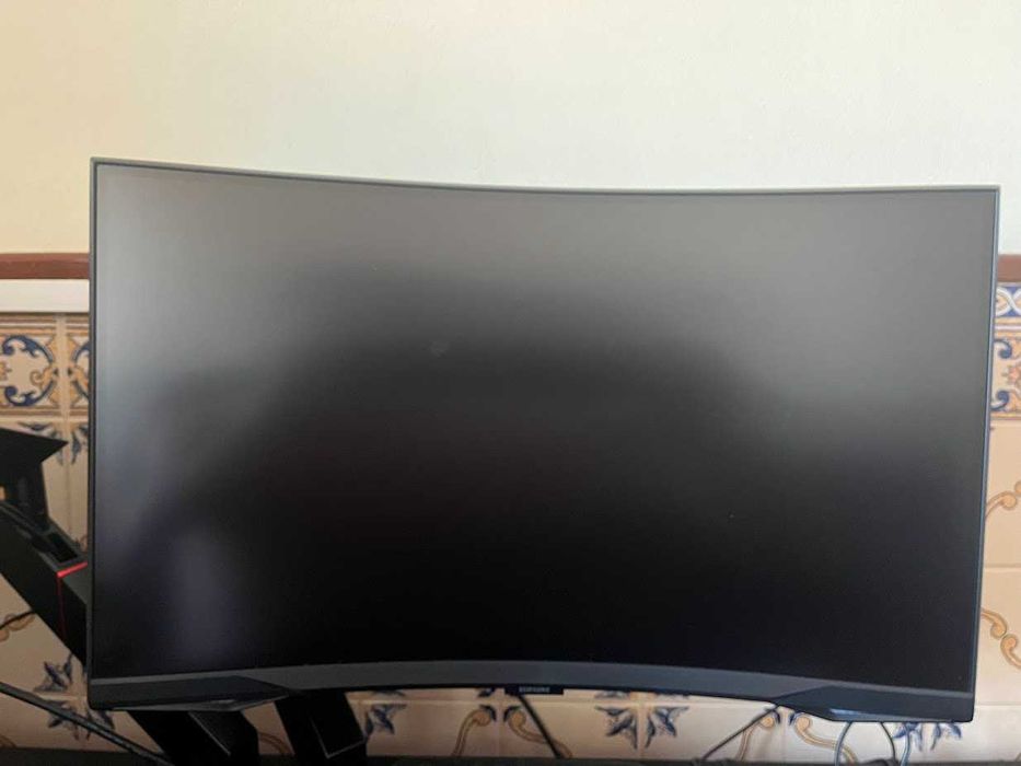 Samsung Odyssey G6 27″ QHD Curved Monitor – Excellent Condition + Stand and Remote Control64354208573571121