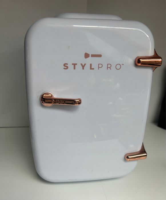 Mini lodowka uszkodzona