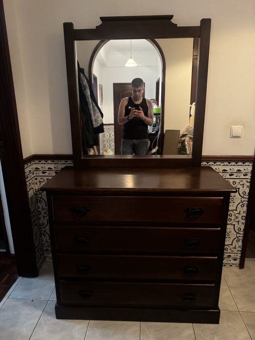 Quarto compelo Mogno