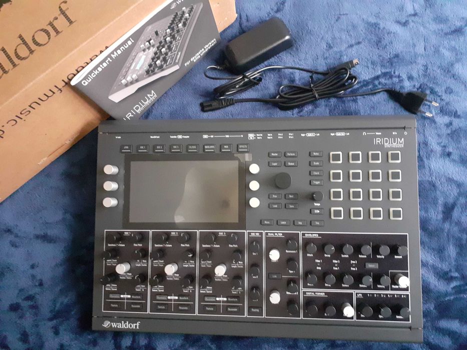 Waldorf Iridium desktop, sintetizador