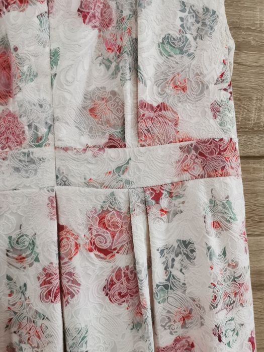 Elegancka sukienka ciążowa w kwiaty Branco r. L