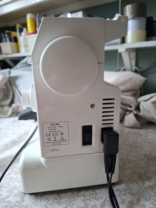 Maszyna do szycia Singer 2818C