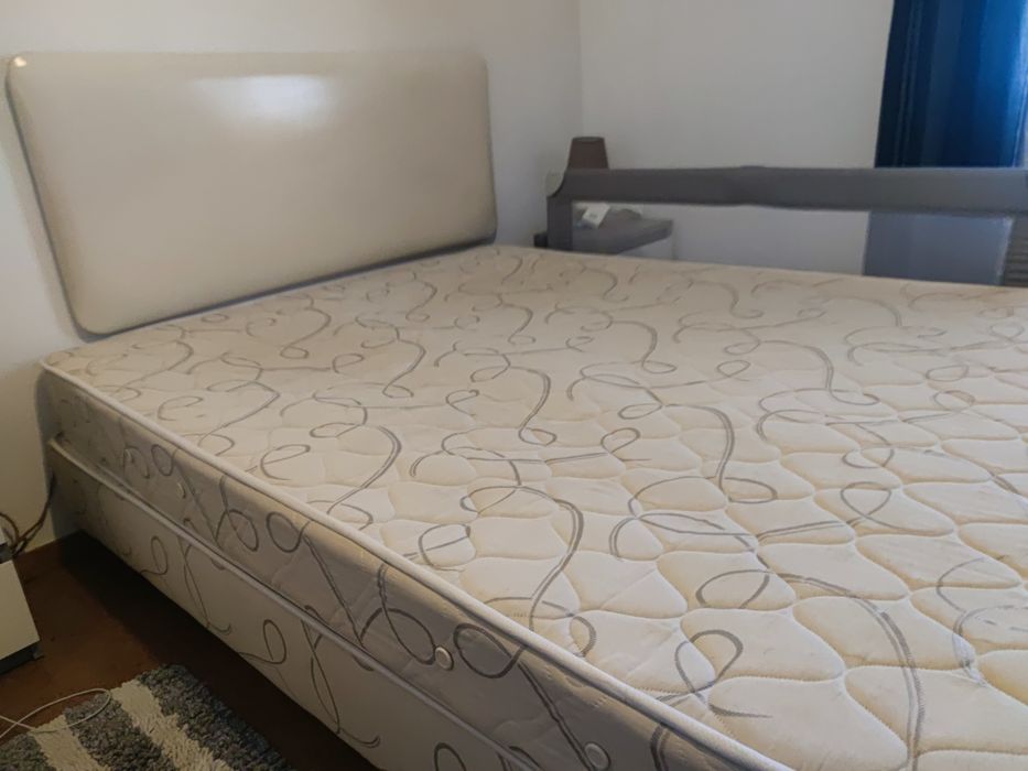Cama sommier + cabeceira + colchão