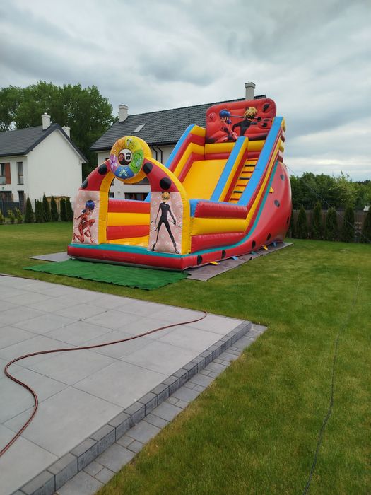 Zjeżdżalnia dmuchana dmuchańce