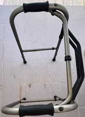 Andarilho para pessoas com mobilidade reduzida em Muito Bom Estado