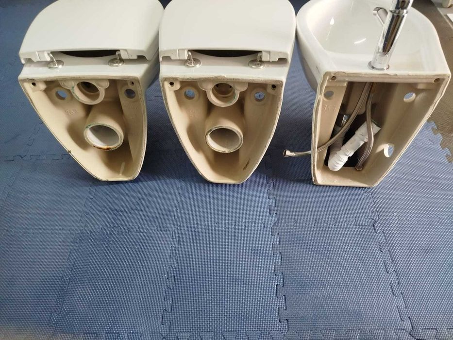 Vendo duas sanitas e um bidé com torneira | Sannidusa | NOVAS