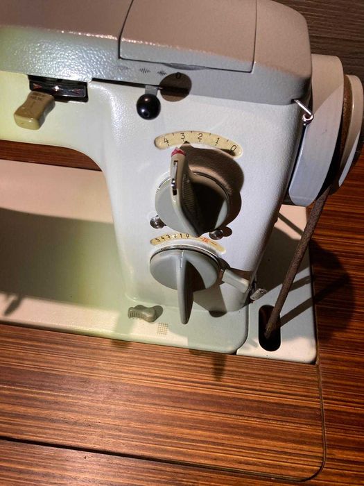 Máquina de bordar Oliva modelo 61
