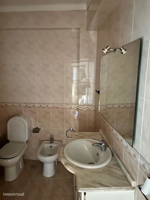 Apartamento T3 com garagem e terraço em Leiria