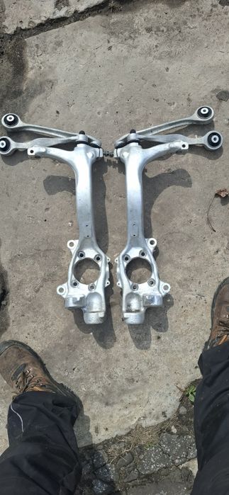 Audi  a4 s4 b6 b7 prawa  zwrotnica piasta noga zawieszenie