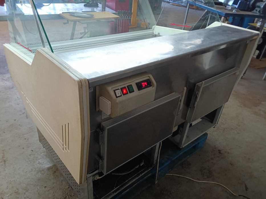 Vitrine expositora de peixe