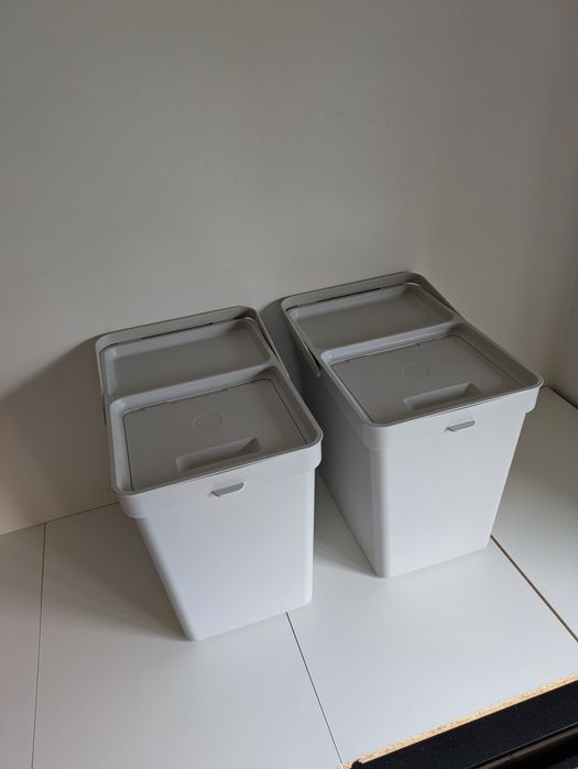 1 Caixote com Tampa IKEA Hallbar (22 litros)