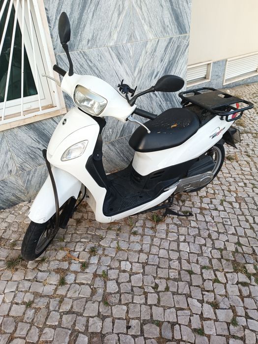 Mota SYM 50cc scooter