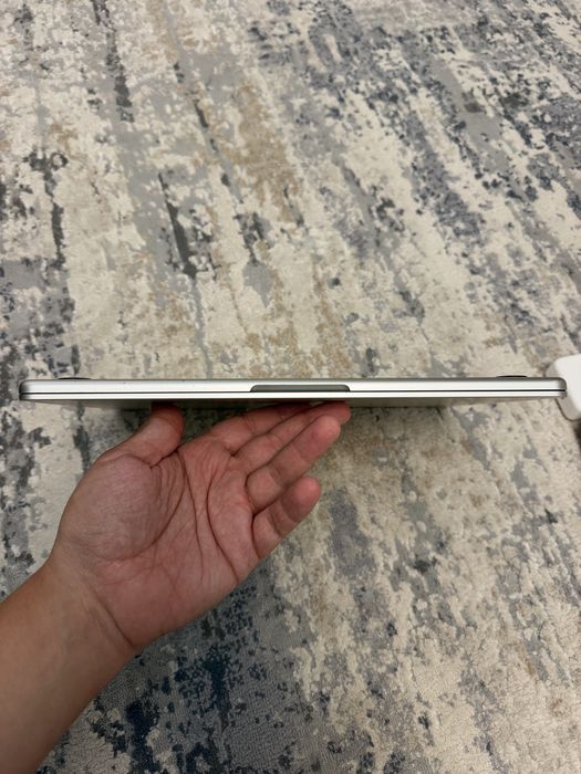 MacBook 2022 M2 8/512gb