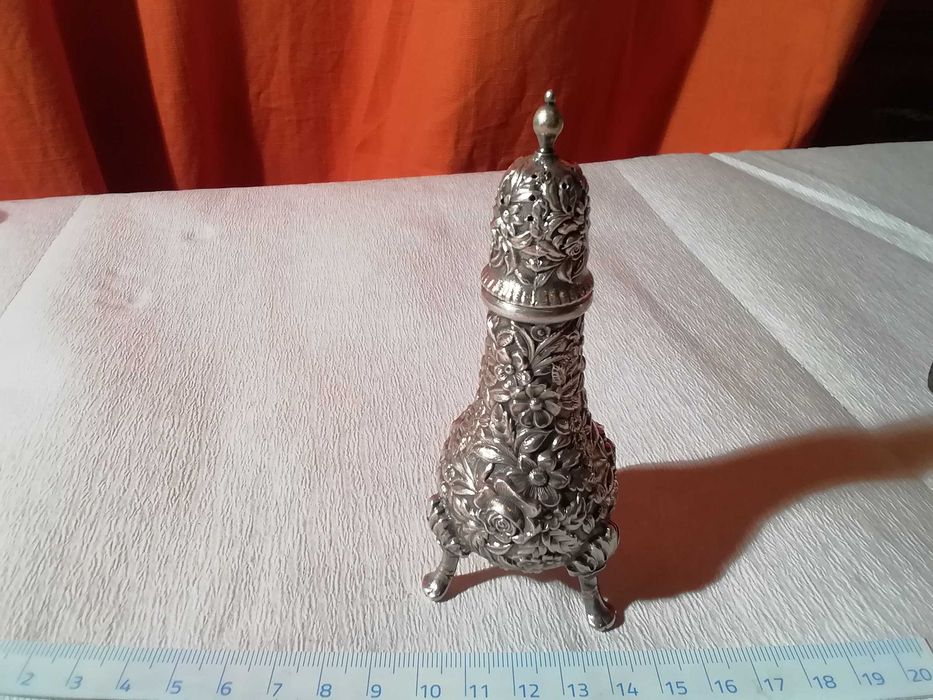 Solniczka srebrna stylowa ozdobna sygnowana Zamienię