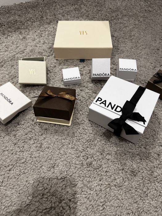 Pudełka pandora, apart, yes