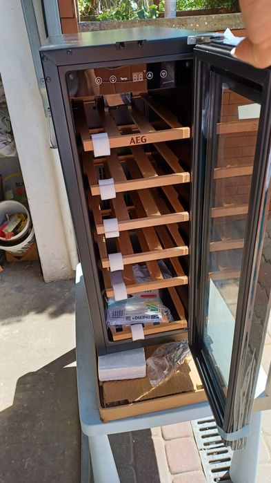 Lodówkę do wina AEG SWB63001DG Nowa