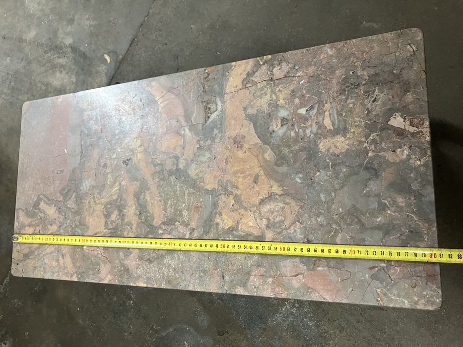 Mesa de centro antiga com tampo marmore