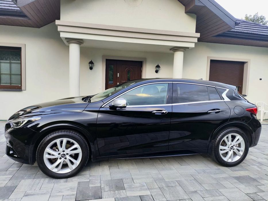 Infiniti Q30