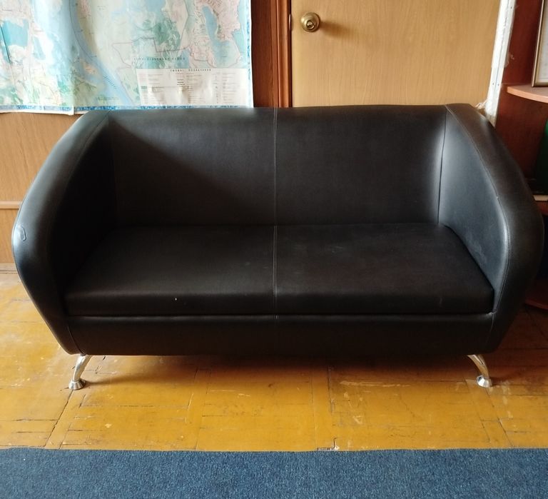 Продам офісний диванчик.