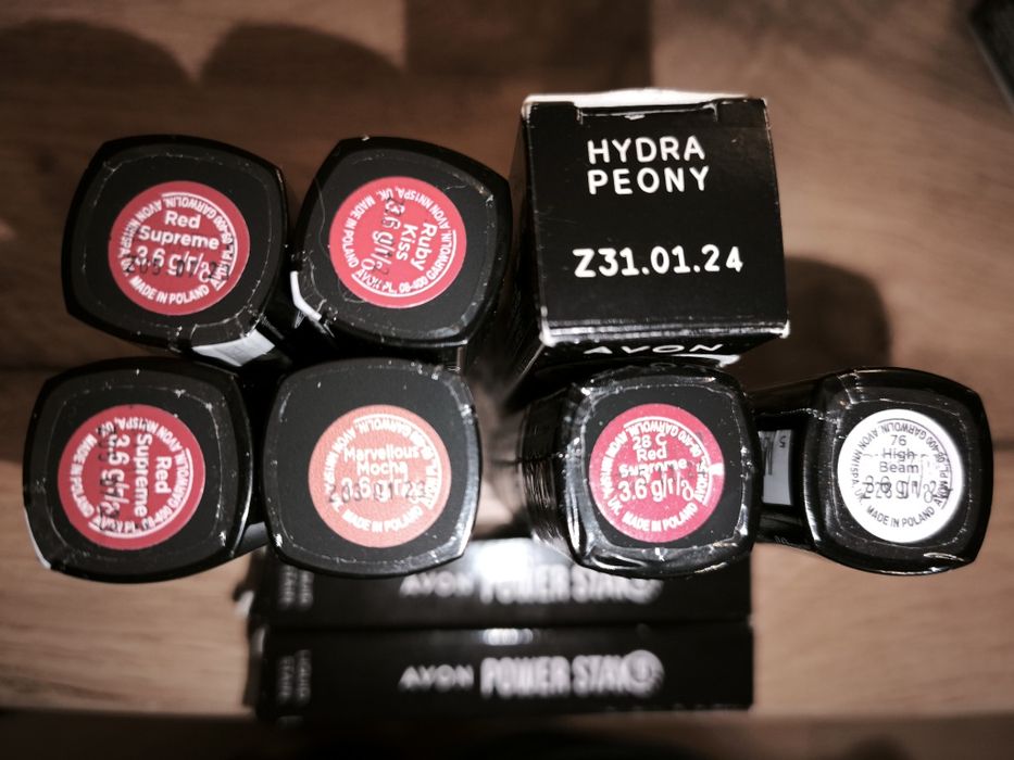 Avon szminki 9szt Nie otwierane Ultra Colour, ultra matte,hydra matte