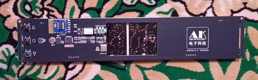 Большой светодиодный анализатор спектра звука с часами AK2518 V1.0